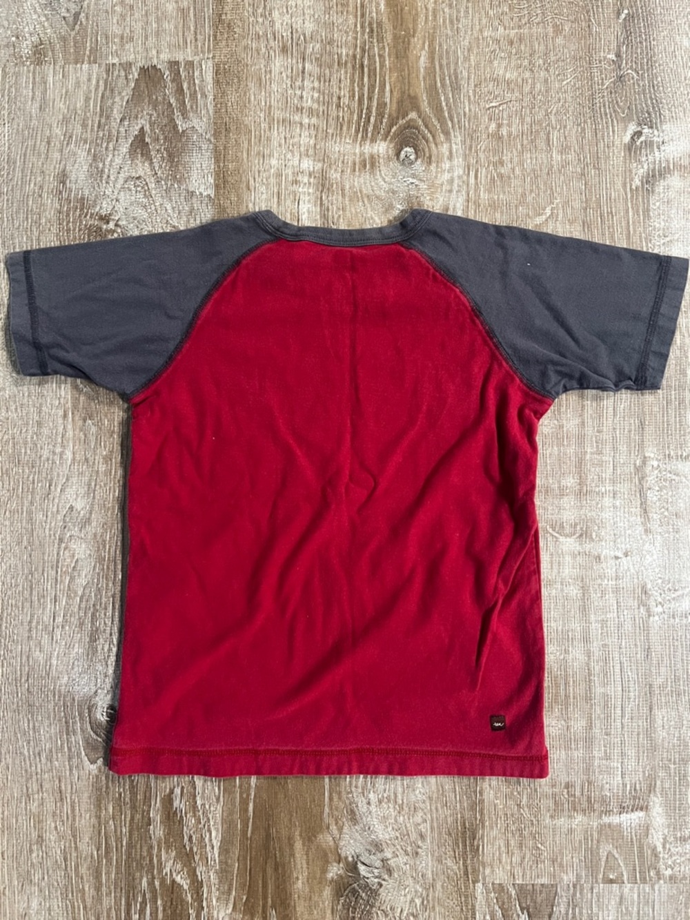 Tea Collection Lion Red and Gray Raglan Tee size 7 - Picture 2 of 3